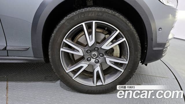 Volvo V90 Cross Country 2018 — Şəkil 5/20
