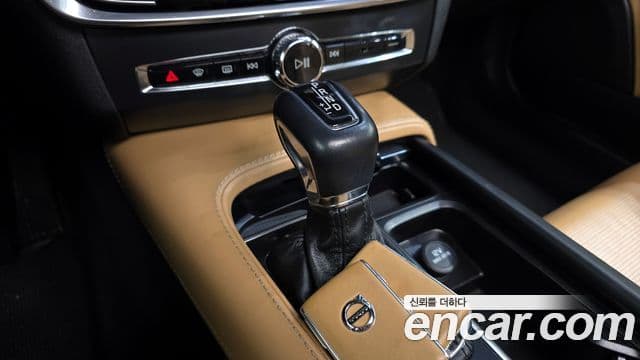 Volvo V90 Cross Country 2018 — Şəkil 9/20
