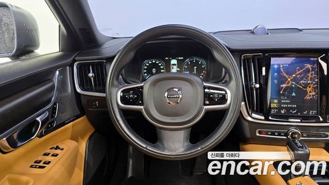 Volvo V90 Cross Country 2018 — Şəkil 13/20