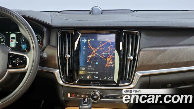Volvo V90 Cross Country 2018 — Şəkil 14/20