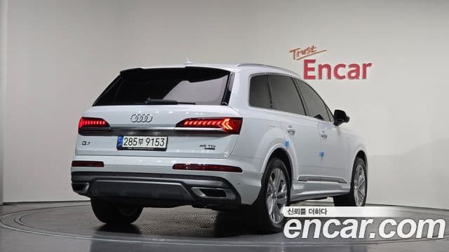 Audi Q7 2022 — Şəkil 2/20