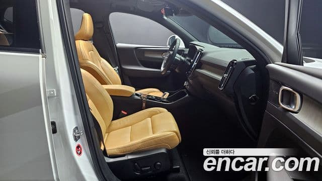 Volvo XC40 2020 — Şəkil 10/20