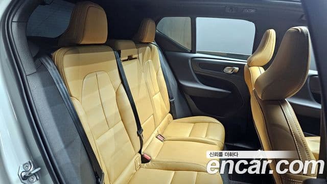 Volvo XC40 2020 — Şəkil 12/20