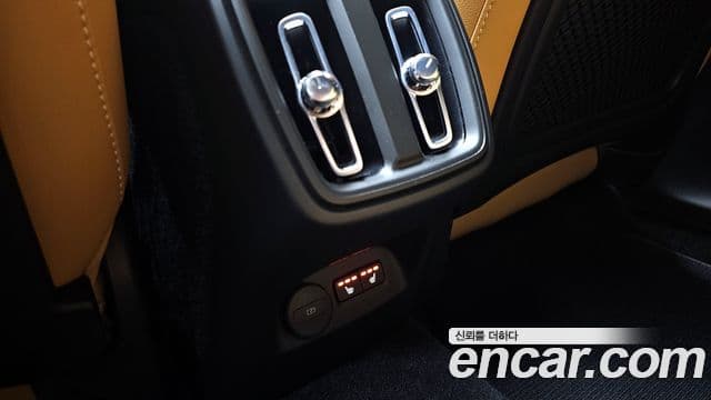Volvo XC40 2020 — Şəkil 17/20