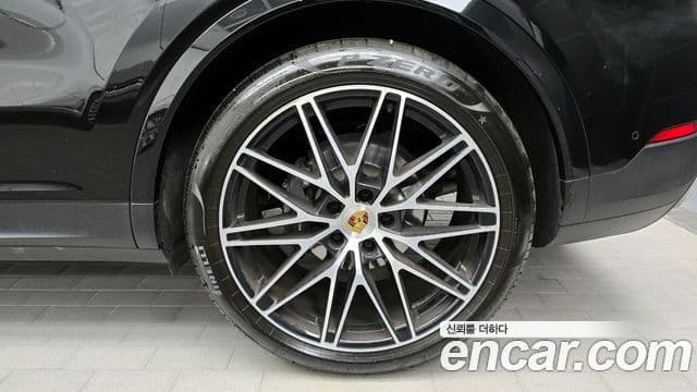 Porsche Cayenne 2023 — фото 5 из 20