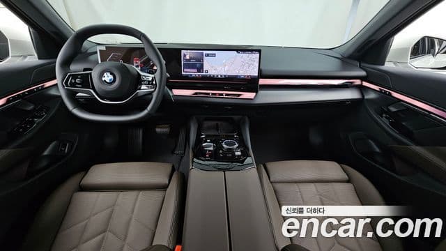 BMW 5 Series 2025 — ფოტო 7/20