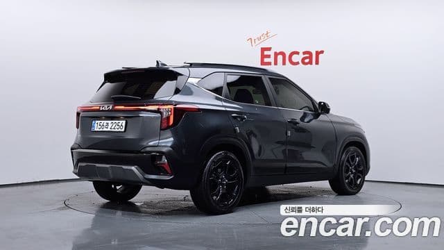 Kia Seltos 2023 — ფოტო 15/20