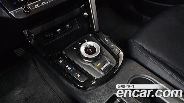 Kia Seltos 2023 — ფოტო 17/20