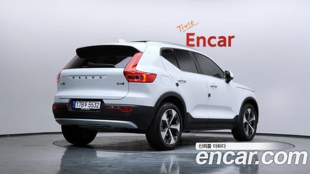 Volvo XC40 2023 — Фото 2/20