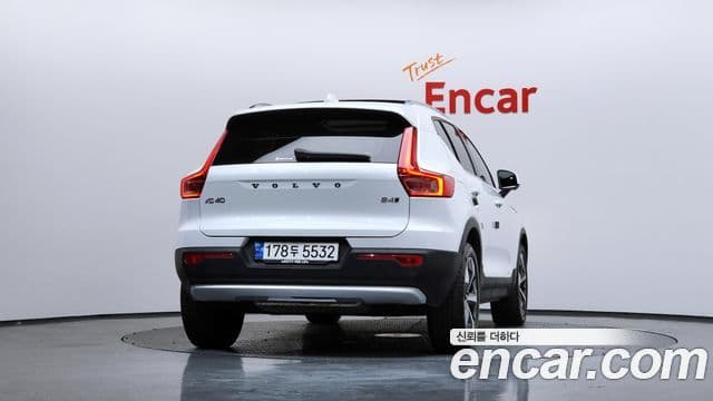Volvo XC40 2023 — Фото 4/20