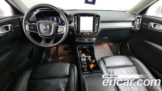 Volvo XC40 2023 — Фото 7/20