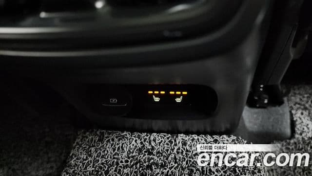 Volvo XC40 2023 — Фото 18/20