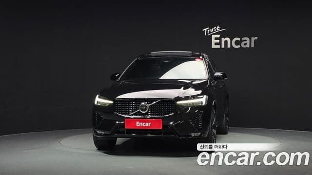 Volvo XC60 2021 — ფოტო 2/20