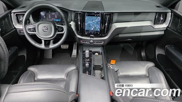 Volvo XC60 2021 — ფოტო 6/20