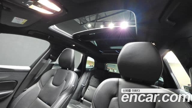 Volvo XC60 2021 — ფოტო 11/20