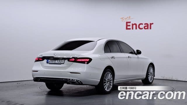 Mercedes-Benz E-Class 2023 — Фото 1/20