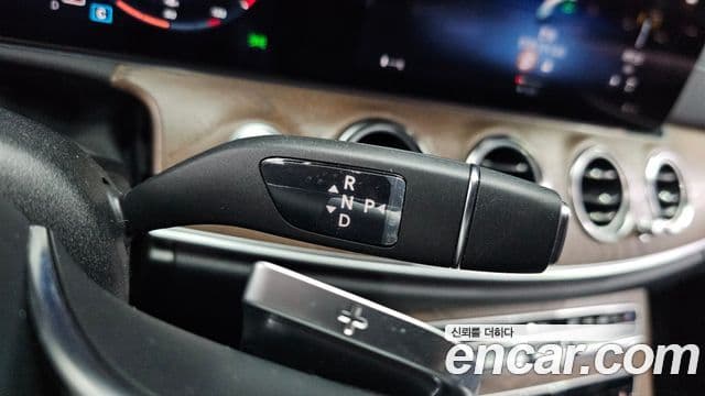 Mercedes-Benz E-Class 2023 — Фото 8/20