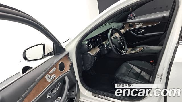 Mercedes-Benz E-Class 2023 — Фото 9/20