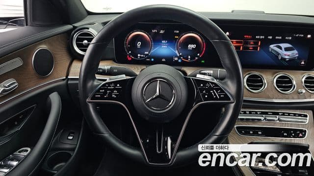 Mercedes-Benz E-Class 2023 — Фото 13/20
