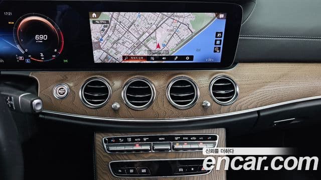 Mercedes-Benz E-Class 2023 — Фото 14/20