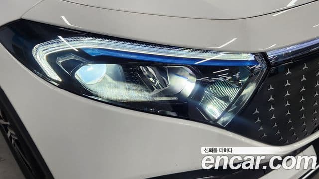 Mercedes-Benz EQB 2025 — Şəkil 13/19