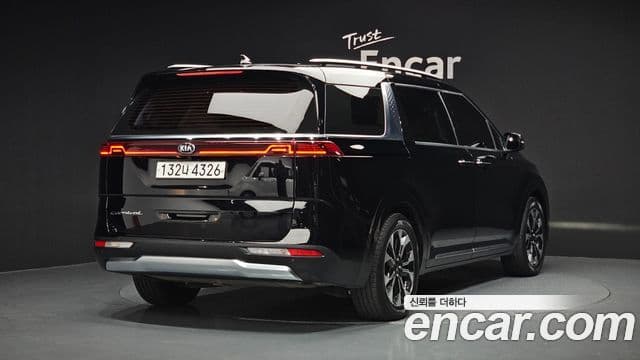 Kia Carnival 2021 — ფოტო 2/20