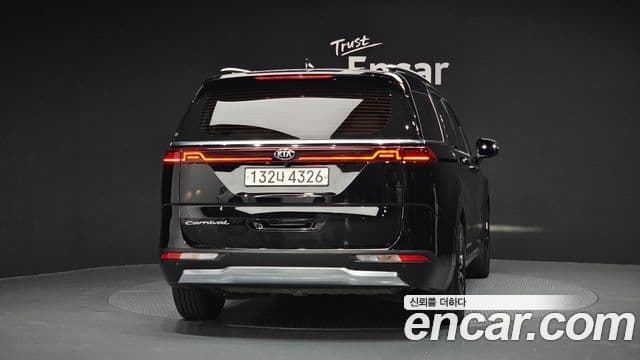 Kia Carnival 2021 — ფოტო 4/20