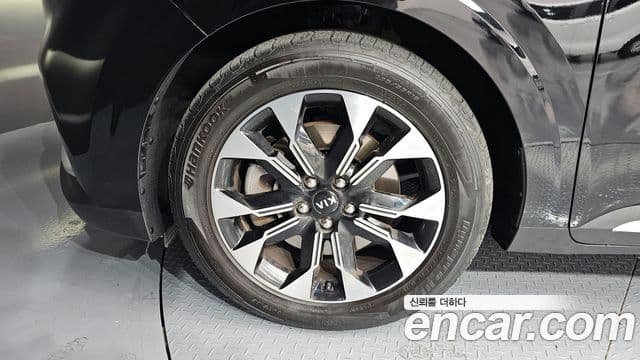Kia Carnival 2021 — ფოტო 5/20