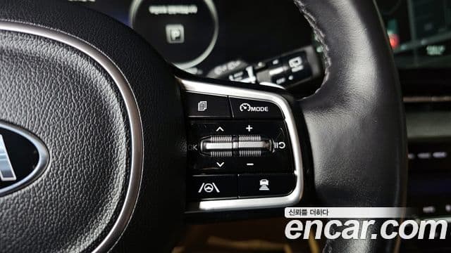 Kia Carnival 2021 — ფოტო 12/20