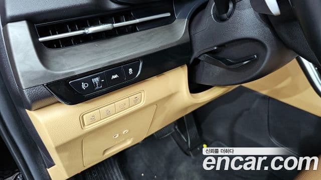 Kia Carnival 2021 — ფოტო 16/20