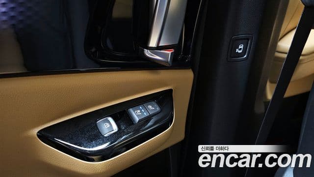 Kia Carnival 2021 — ფოტო 18/20
