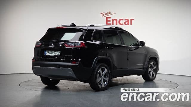 Jeep Cherokee 2021 — ფოტო 2/20