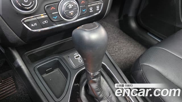 Jeep Cherokee 2021 — ფოტო 9/20