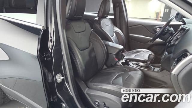 Jeep Cherokee 2021 — ფოტო 10/20