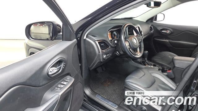 Jeep Cherokee 2021 — ფოტო 11/20