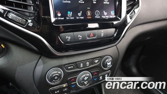 Jeep Cherokee 2021 — ფოტო 16/20