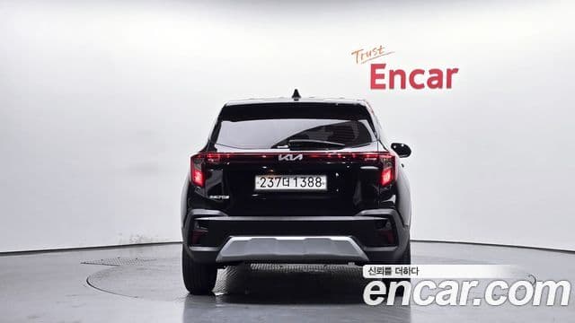Kia Seltos 2022 — ფოტო 4/20