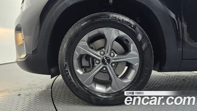 Kia Seltos 2022 — ფოტო 19/20