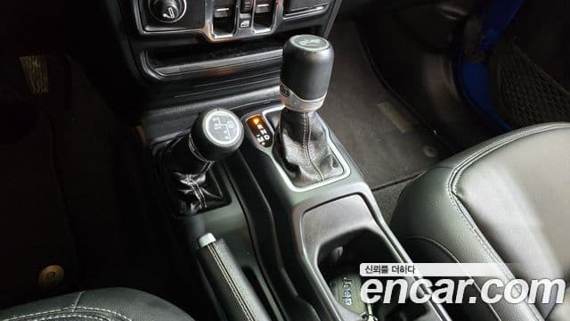 Jeep Wrangler 2022 — Şəkil 9/20