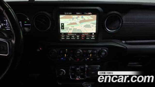 Jeep Wrangler 2022 — Şəkil 14/20