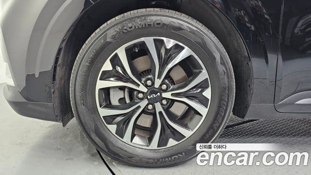 Kia Carnival 2022 — ფოტო 5/20