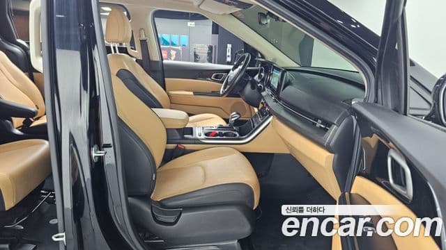 Kia Carnival 2022 — ფოტო 11/20