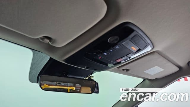 Kia Carnival 2022 — ფოტო 18/20