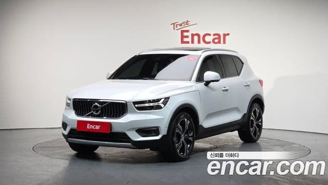 Volvo XC40 2020 — ფოტო 1/20
