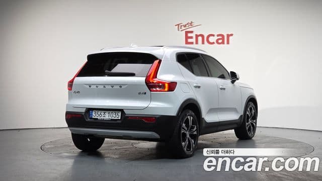 Volvo XC40 2020 — ფოტო 2/20