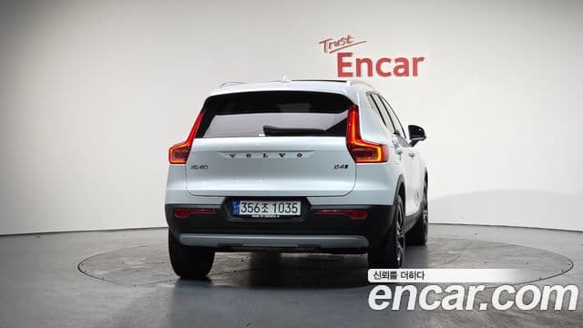 Volvo XC40 2020 — ფოტო 4/20
