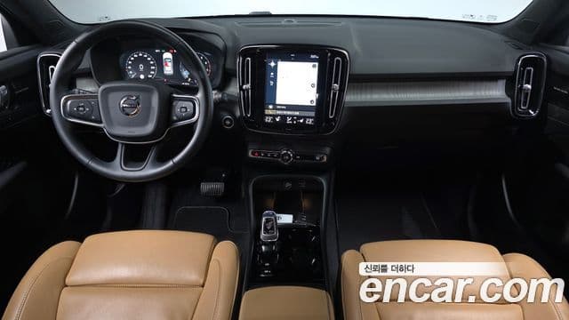 Volvo XC40 2020 — ფოტო 7/20