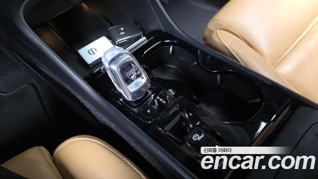 Volvo XC40 2020 — ფოტო 9/20