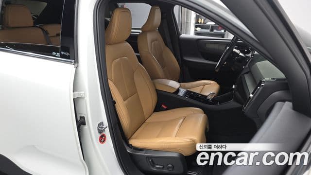 Volvo XC40 2020 — ფოტო 10/20