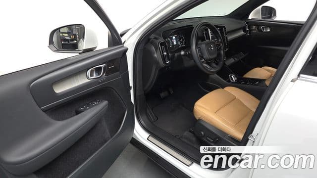 Volvo XC40 2020 — ფოტო 12/20